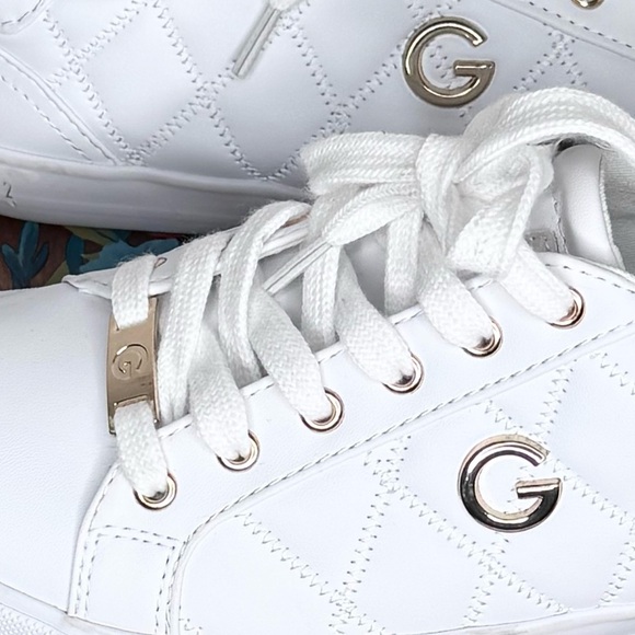 🅶 G By Guess Backer Quilted White Sneaker, Size 9 - Picture 3 of 11